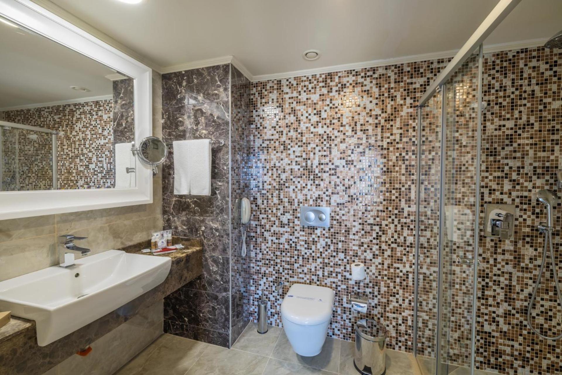 Honeymoon Suite